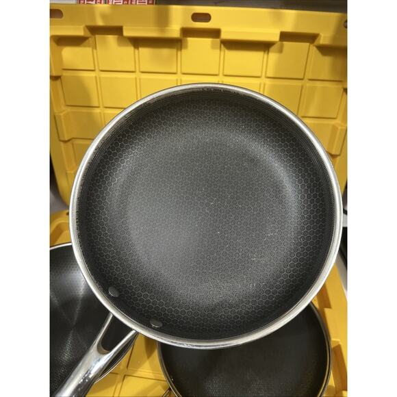 HEXCLAD 4 Piece Nonstick Stainless Steel Pot/Pan Set Wok 10 12 Lid MSRP $600 - Picture 6 of 7